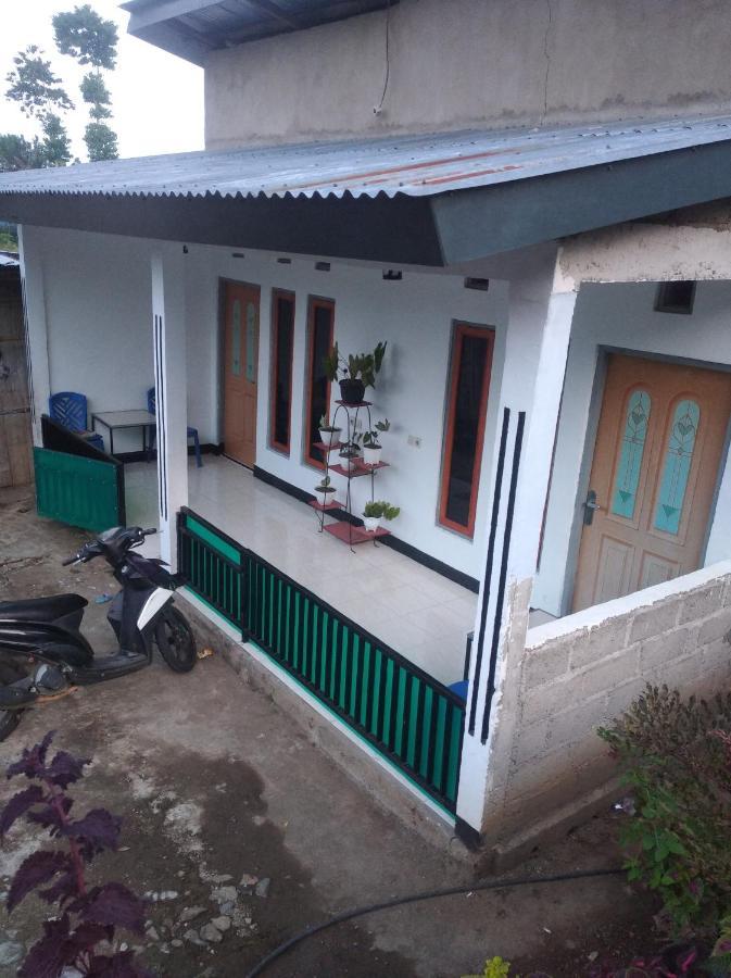Family Guest House Moni Kelimutu Exterior photo