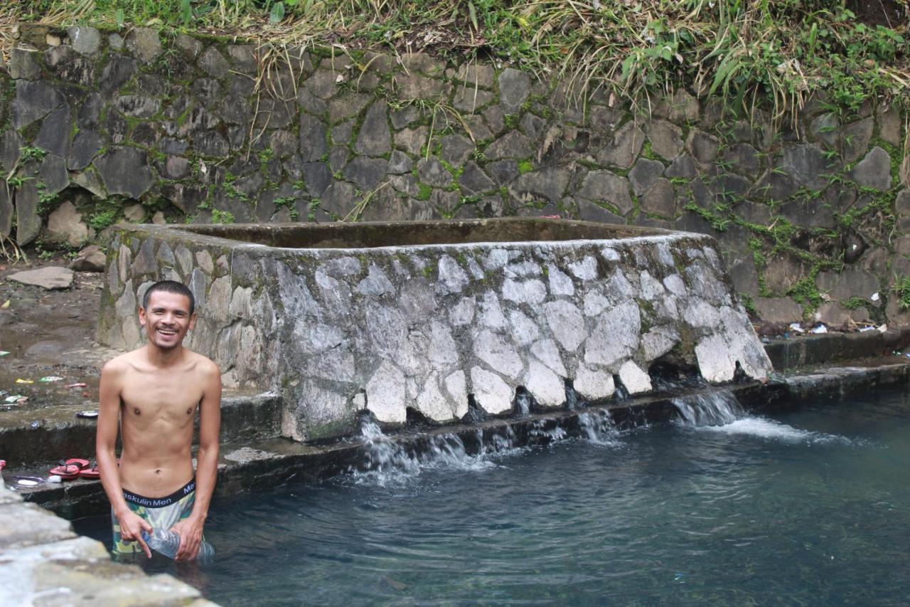 Family Guest House Moni Kelimutu Exterior photo