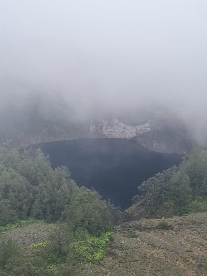 Family Guest House Moni Kelimutu Exterior photo